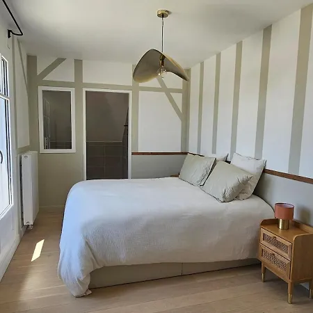 Вилла Beautiful Family Home, 4 Bedrooms, 3 Bathrooms, Quiet, Lovely Place Довиль