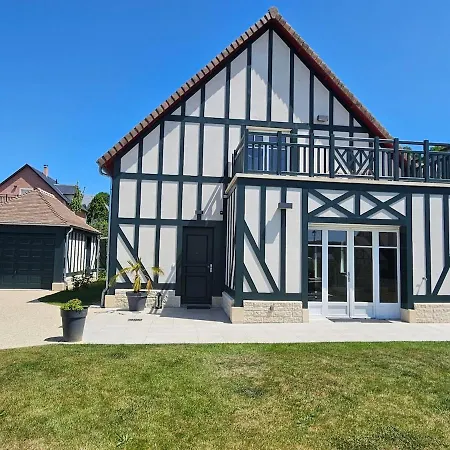 Beautiful Family Home, 4 Bedrooms, 3 Bathrooms, Quiet, Lovely Place Deauville