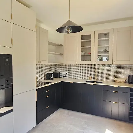 Вилла Beautiful Family Home, 4 Bedrooms, 3 Bathrooms, Quiet, Lovely Place Довиль