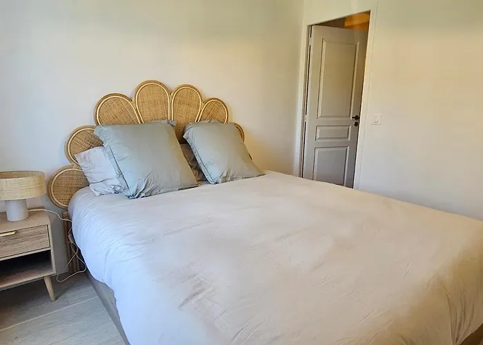 Villa Beautiful Family Home, 4 Bedrooms, 3 Bathrooms, Quiet, Lovely Place *