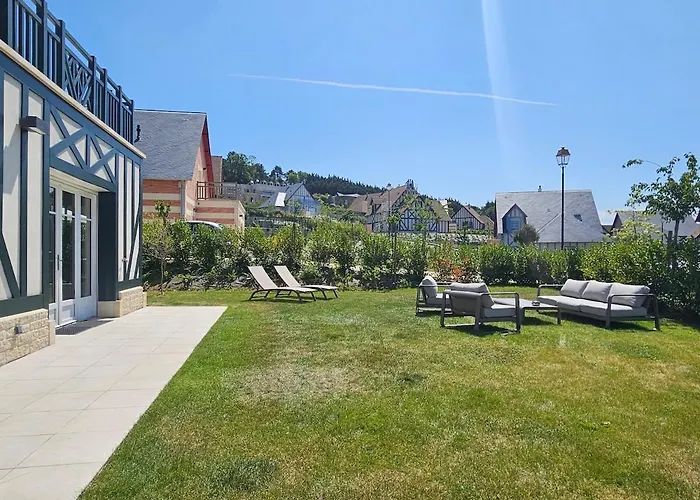 Villa Beautiful Family Home, 4 Bedrooms, 3 Bathrooms, Quiet, Lovely Place Deauville