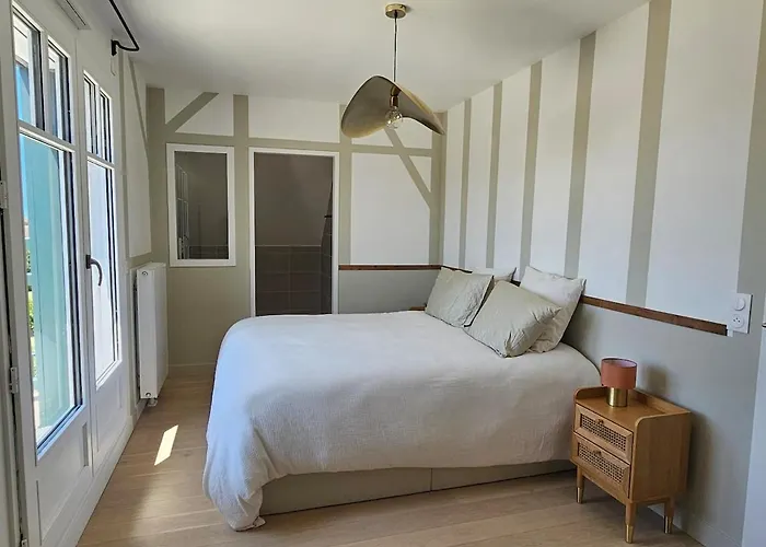 Villa Beautiful Family Home, 4 Bedrooms, 3 Bathrooms, Quiet, Lovely Place Deauville