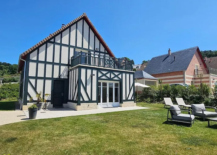 Beautiful Family Home, 4 Bedrooms, 3 Bathrooms, Quiet, Lovely Place *