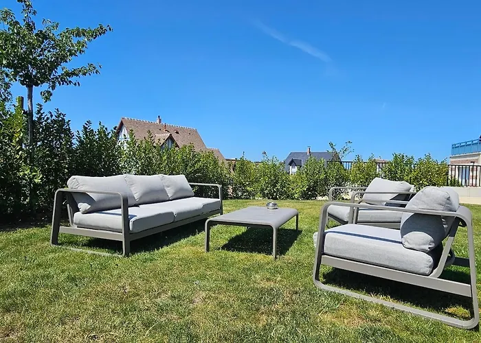 Beautiful Family Home, 4 Bedrooms, 3 Bathrooms, Quiet, Lovely Place Villa