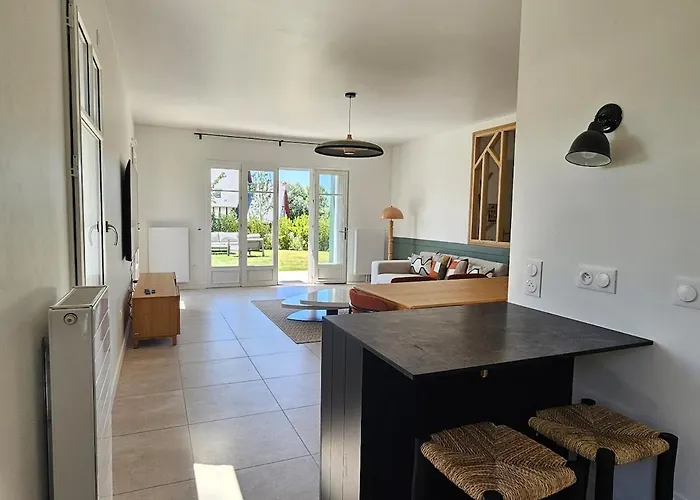 Beautiful Family Home, 4 Bedrooms, 3 Bathrooms, Quiet, Lovely Place * Deauville