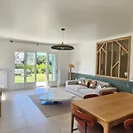 Beautiful Family Home, 4 Bedrooms, 3 Bathrooms, Quiet, Lovely Place Villa