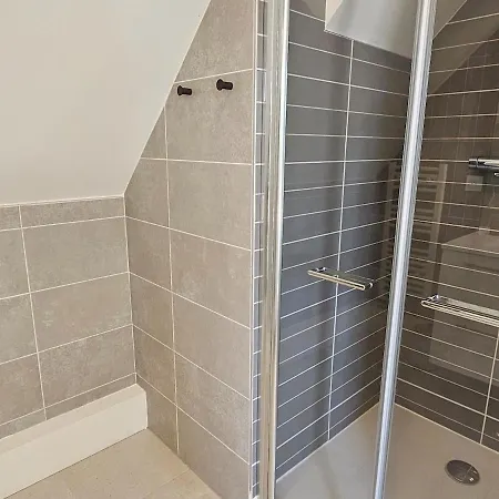 Beautiful Family Home, 4 Bedrooms, 3 Bathrooms, Quiet, Lovely Place * 多维尔