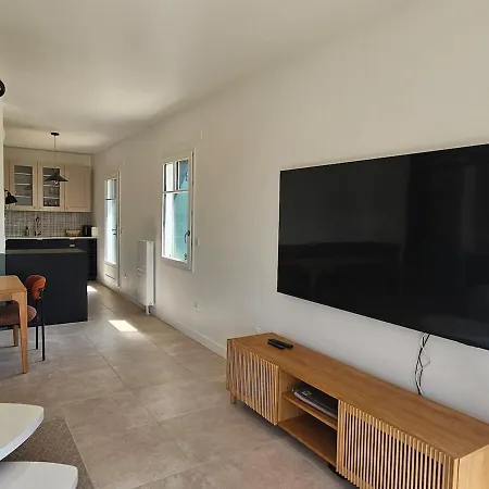 Beautiful Family Home, 4 Bedrooms, 3 Bathrooms, Quiet, Lovely Place