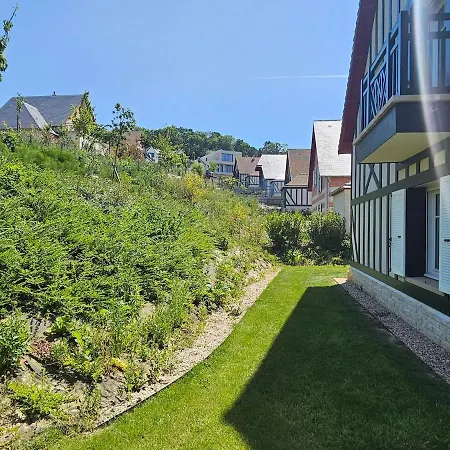 Beautiful Family Home, 4 Bedrooms, 3 Bathrooms, Quiet, Lovely Place 别墅