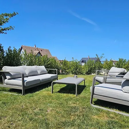 Beautiful Family Home, 4 Bedrooms, 3 Bathrooms, Quiet, Lovely Place 别墅