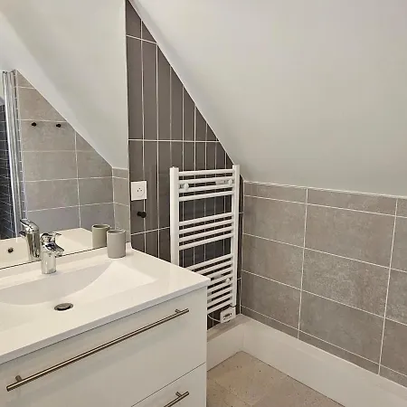 Beautiful Family Home, 4 Bedrooms, 3 Bathrooms, Quiet, Lovely Place Villa