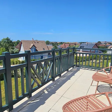 Beautiful Family Home, 4 Bedrooms, 3 Bathrooms, Quiet, Lovely Place 别墅 *