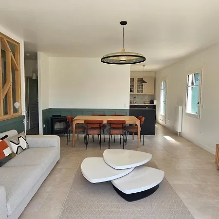 Beautiful Family Home, 4 Bedrooms, 3 Bathrooms, Quiet, Lovely Place Villa Deauville