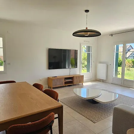 Beautiful Family Home, 4 Bedrooms, 3 Bathrooms, Quiet, Lovely Place