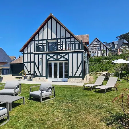 Beautiful Family Home, 4 Bedrooms, 3 Bathrooms, Quiet, Lovely Place Villa *