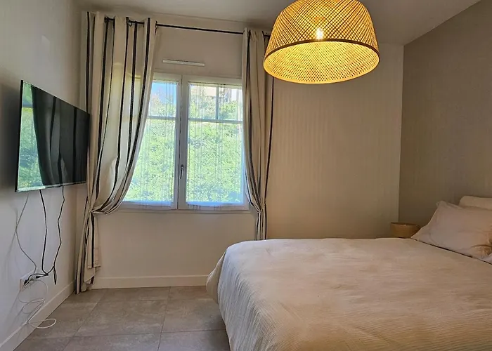 Beautiful Family Home, 4 Bedrooms, 3 Bathrooms, Quiet, Lovely Place 别墅 多维尔