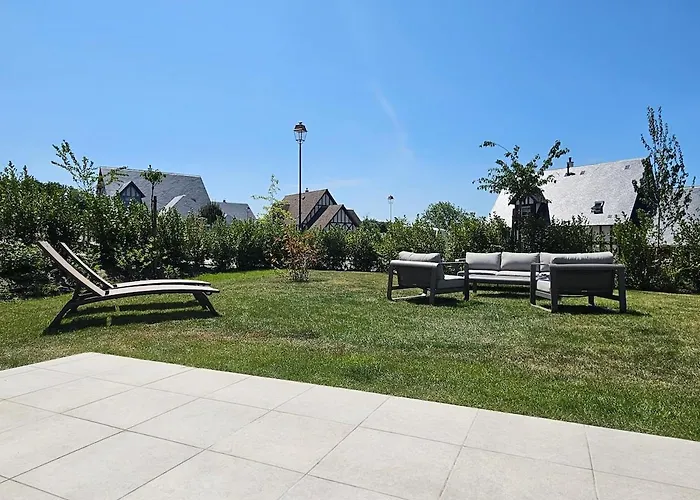 Beautiful Family Home, 4 Bedrooms, 3 Bathrooms, Quiet, Lovely Place *