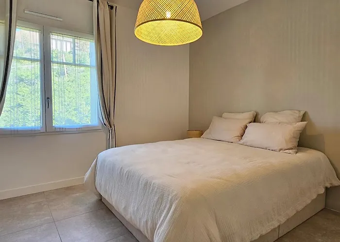 Beautiful Family Home, 4 Bedrooms, 3 Bathrooms, Quiet, Lovely Place *