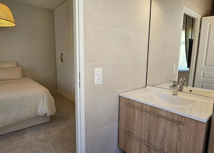 Beautiful Family Home, 4 Bedrooms, 3 Bathrooms, Quiet, Lovely Place *