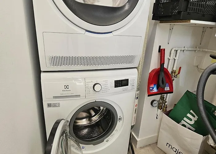 Beautiful Family Home, 4 Bedrooms, 3 Bathrooms, Quiet, Lovely Place