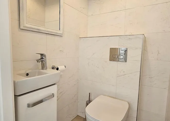 Beautiful Family Home, 4 Bedrooms, 3 Bathrooms, Quiet, Lovely Place 别墅