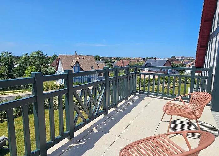 Beautiful Family Home, 4 Bedrooms, 3 Bathrooms, Quiet, Lovely Place 别墅 *