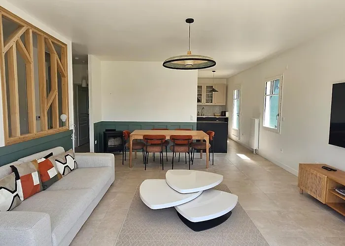 Beautiful Family Home, 4 Bedrooms, 3 Bathrooms, Quiet, Lovely Place 别墅 多维尔